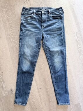 American Eagle Outfitters Light Wash Stretch Denim Jeans